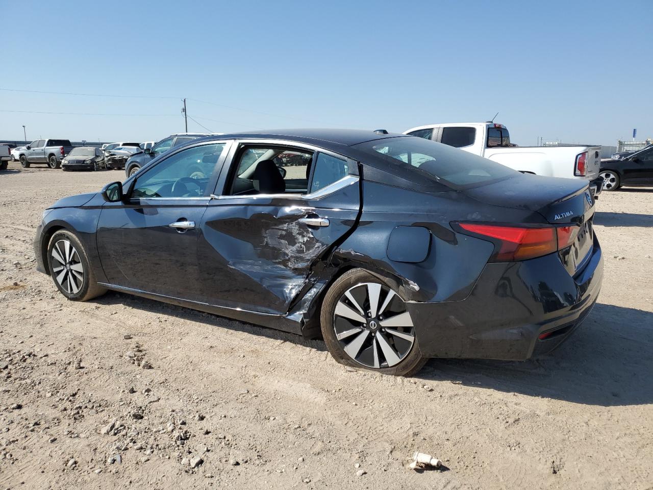 2021 Nissan Altima - Image 2
