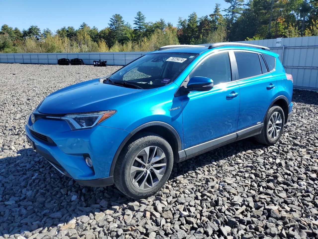 VIN JTMRJREV7HD109587 2017 TOYOTA RAV4 no.1