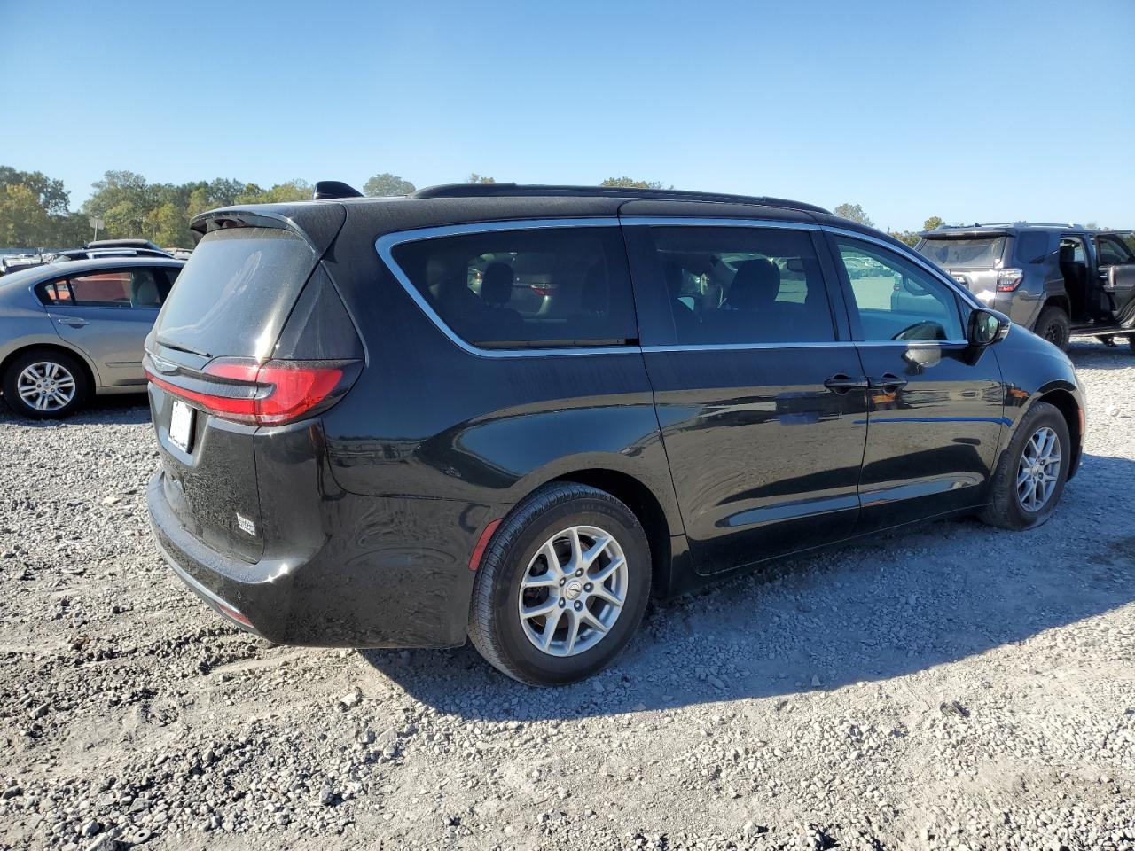 2022 Chrysler Pacifica - Image 3
