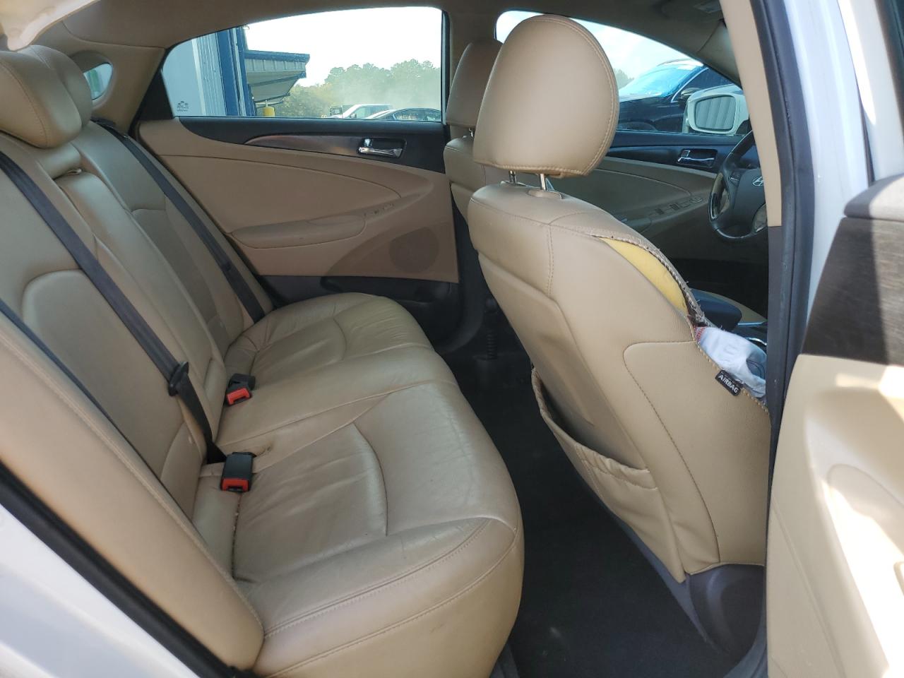2011 Hyundai Sonata - Image 10