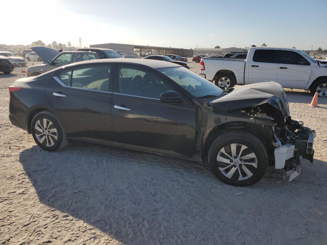 2020 Nissan Altima - Image 4