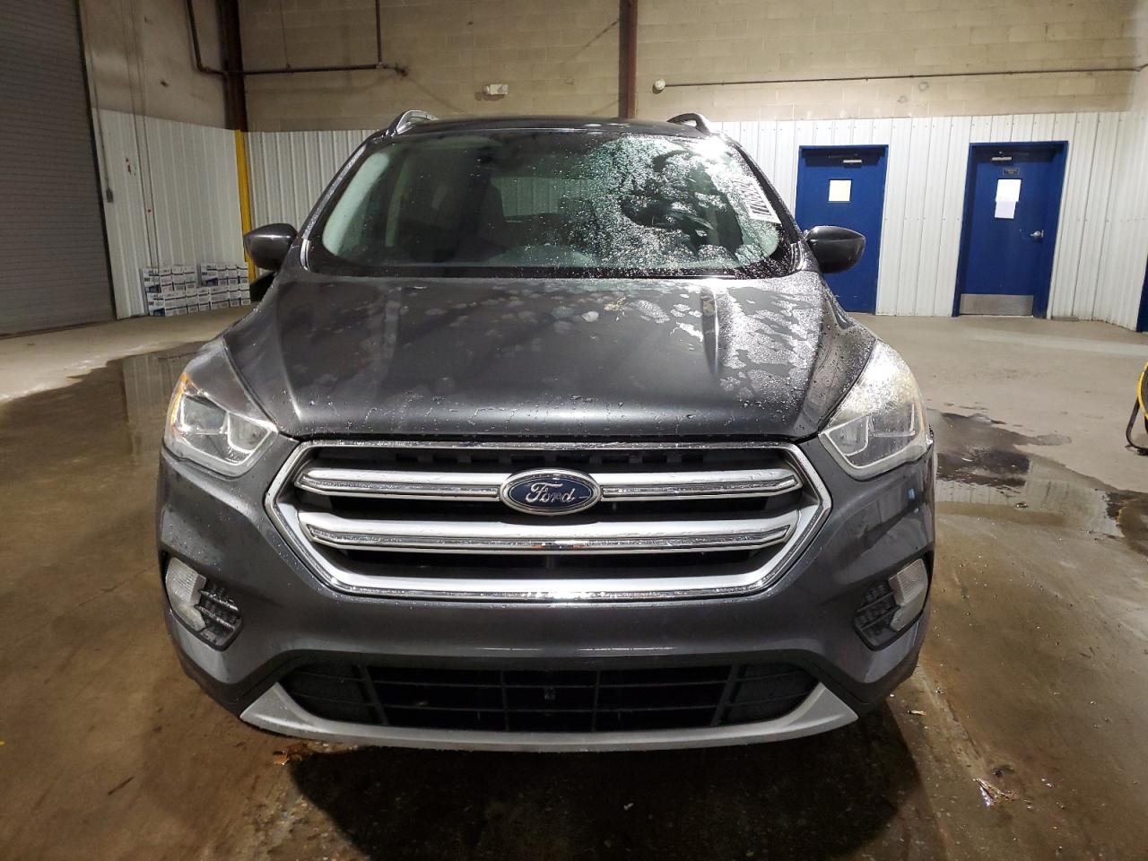 VIN 1FMCU9HD1KUC00082 2019 FORD ESCAPE no.5