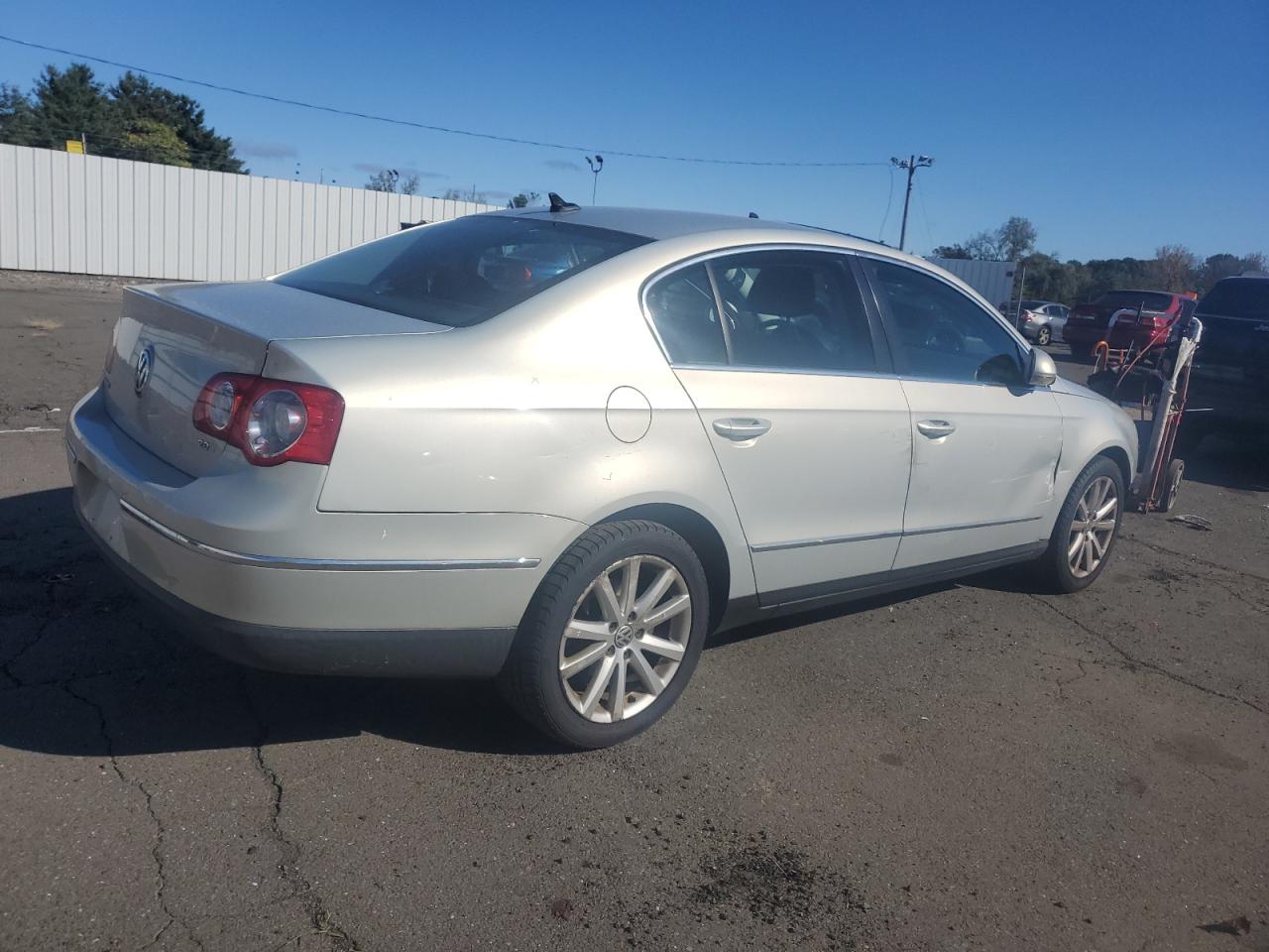 2010 Volkswagen Passat - Image 3