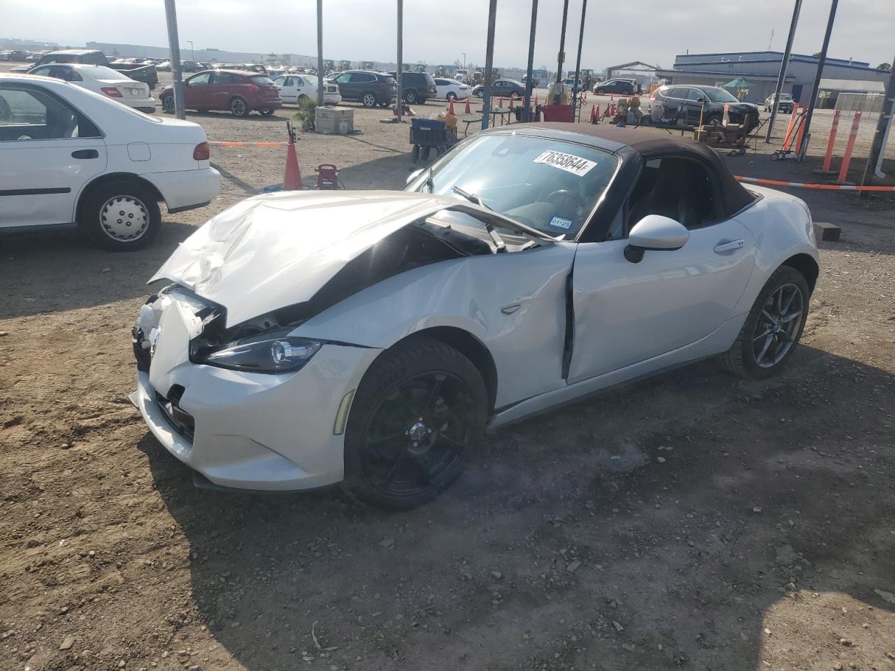 JM1NDAD74K0305740 2019 MAZDA MX-5 - Image 1