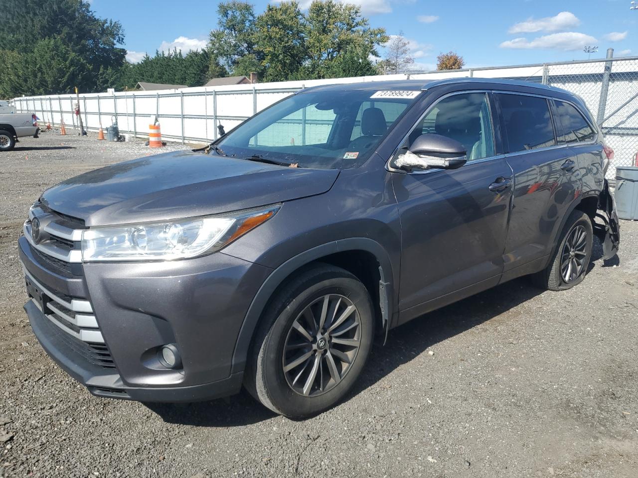 2018 Toyota Highlander - Image 1