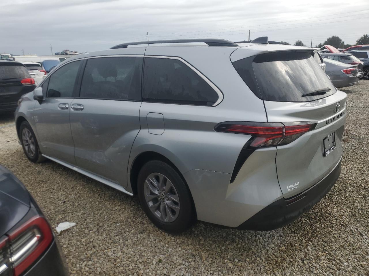 2021 Toyota Sienna - Image 2