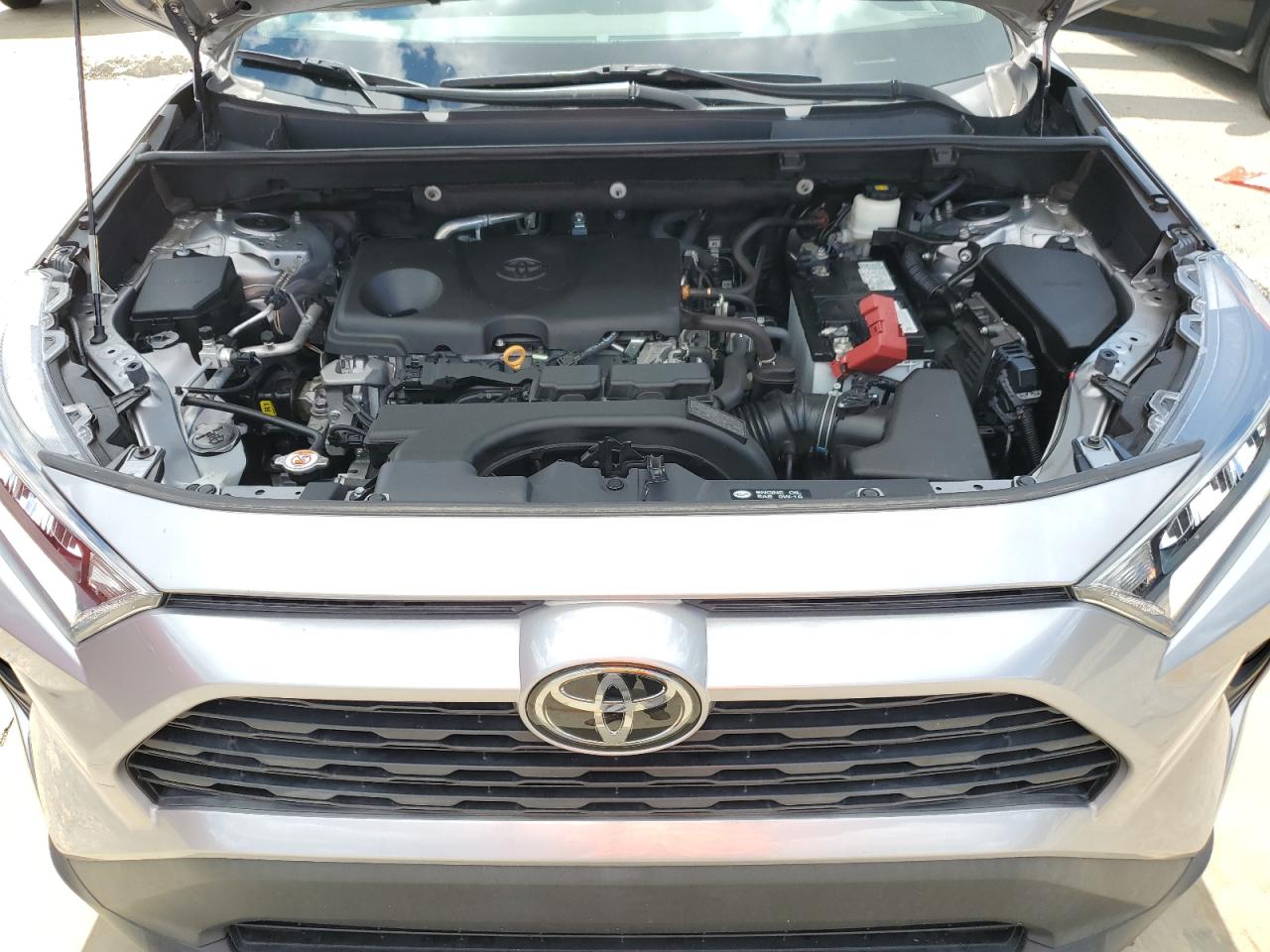 2T3W1RFV7MC161138 2021 Toyota Rav4 Xle