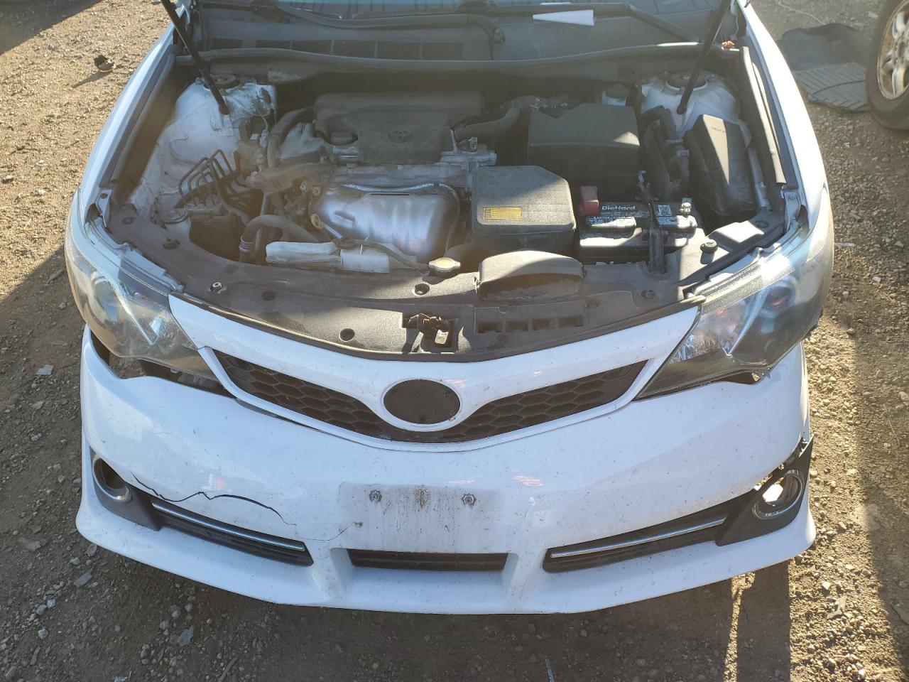 2014 Toyota Camry - Image 11