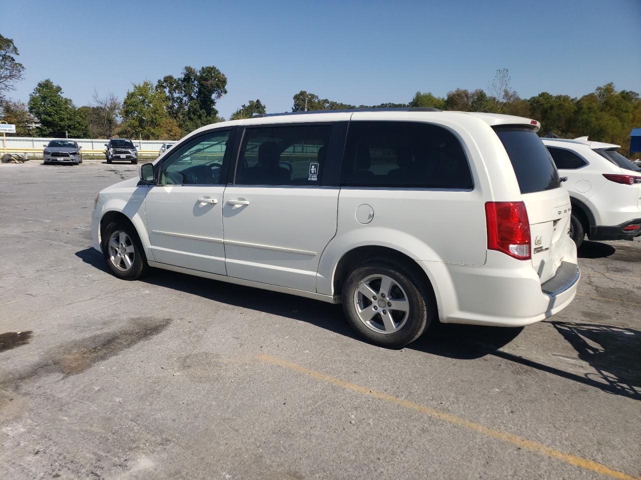 2011 Dodge Caravan - Image 2