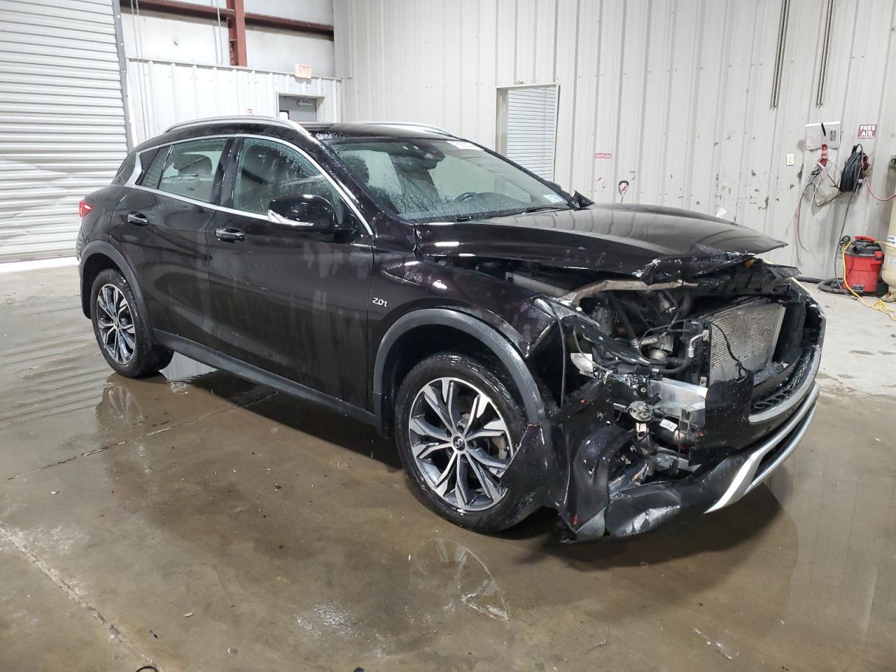 2017 Infiniti QX30 - Image 4