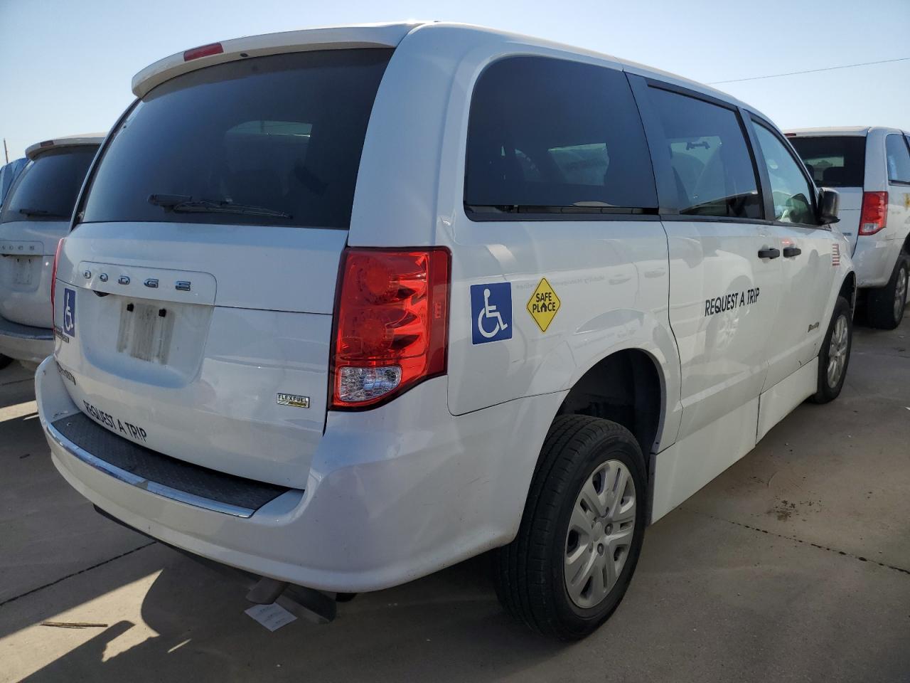 2019 Dodge Caravan - Image 3
