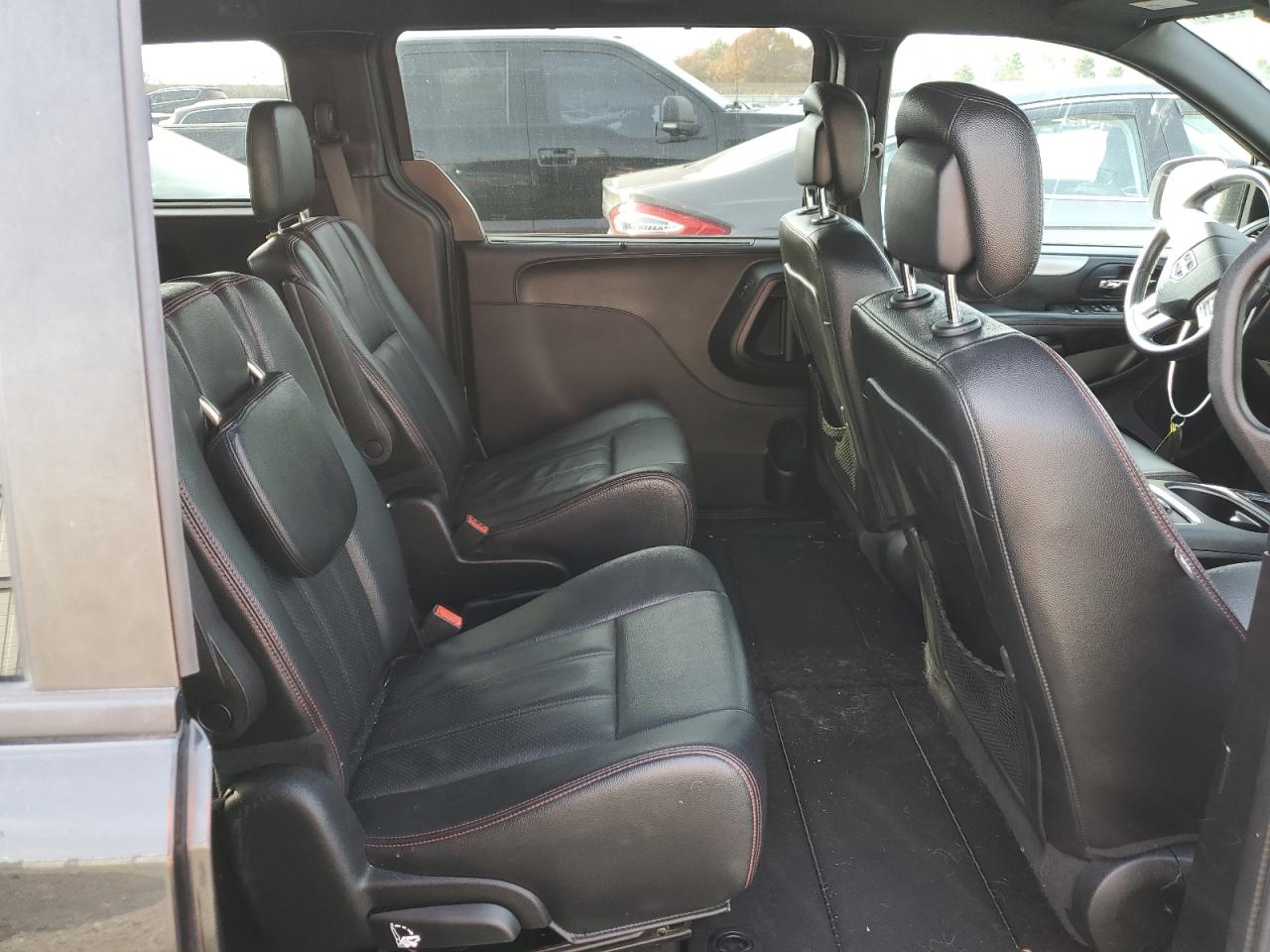 2018 Dodge Caravan - Image 11
