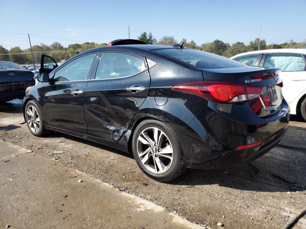 2014 Hyundai Elantra - Image 2
