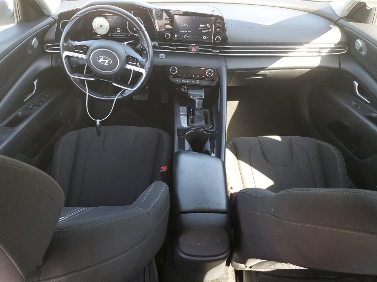 2021 Hyundai Elantra - Image 8