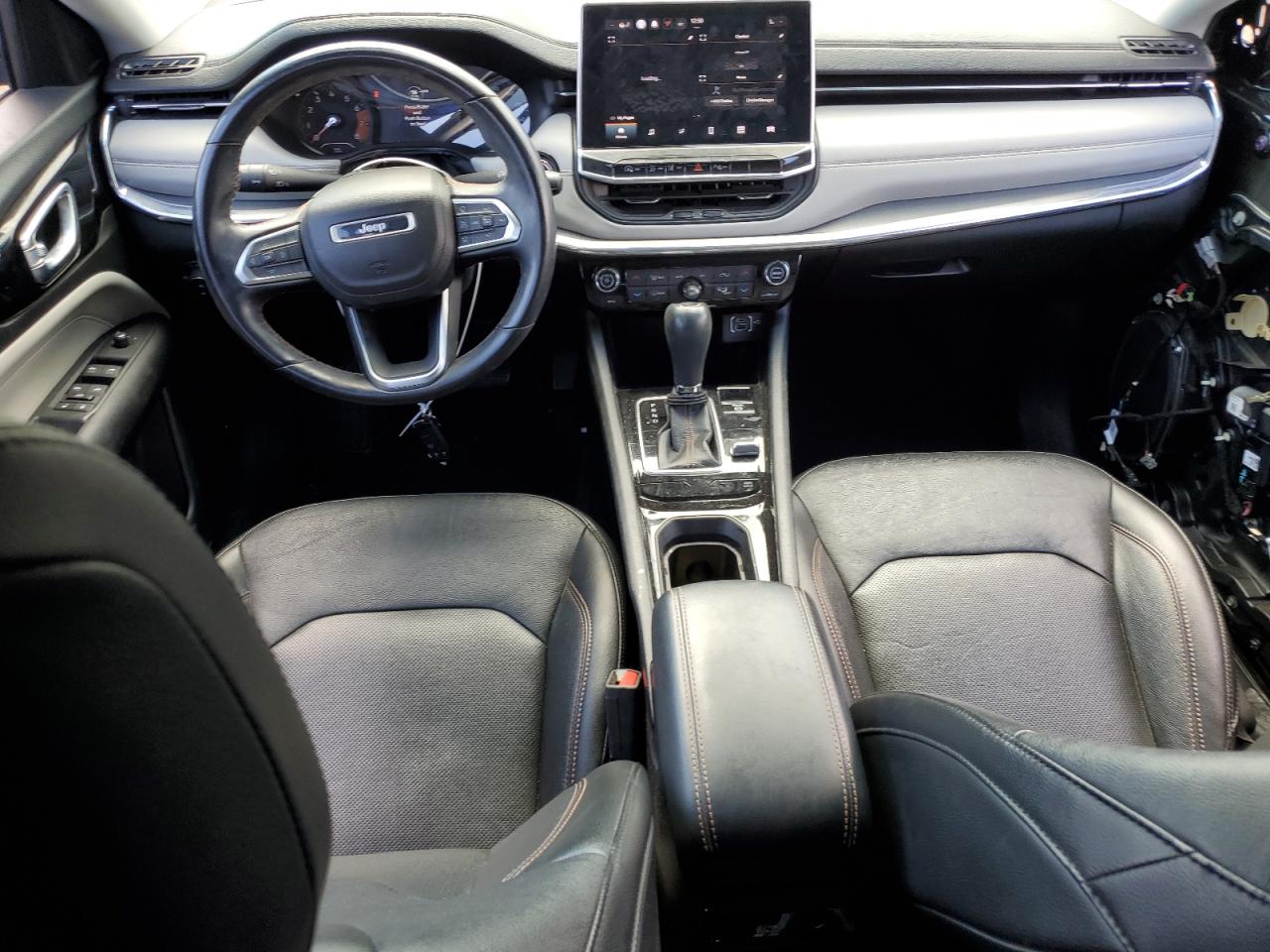 2022 Jeep Compass - Image 8