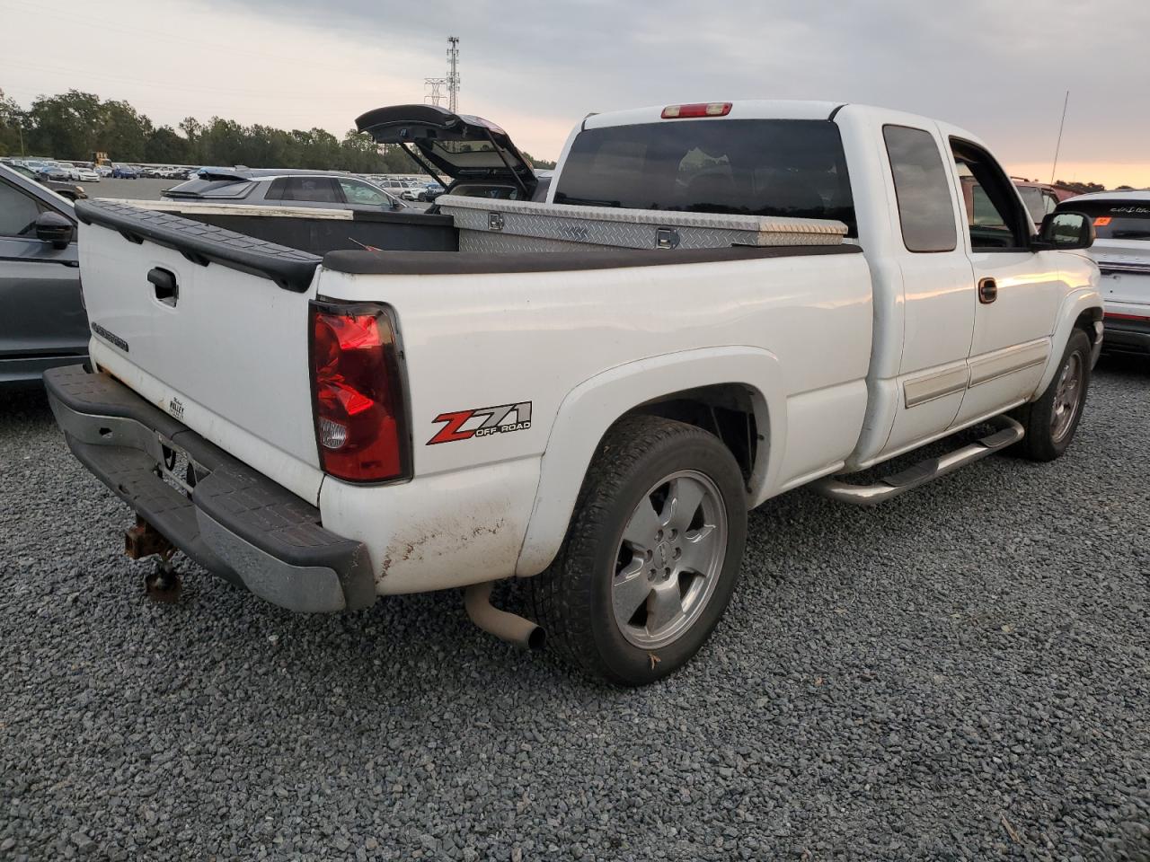 2006 Chevrolet Silverado - Image 3