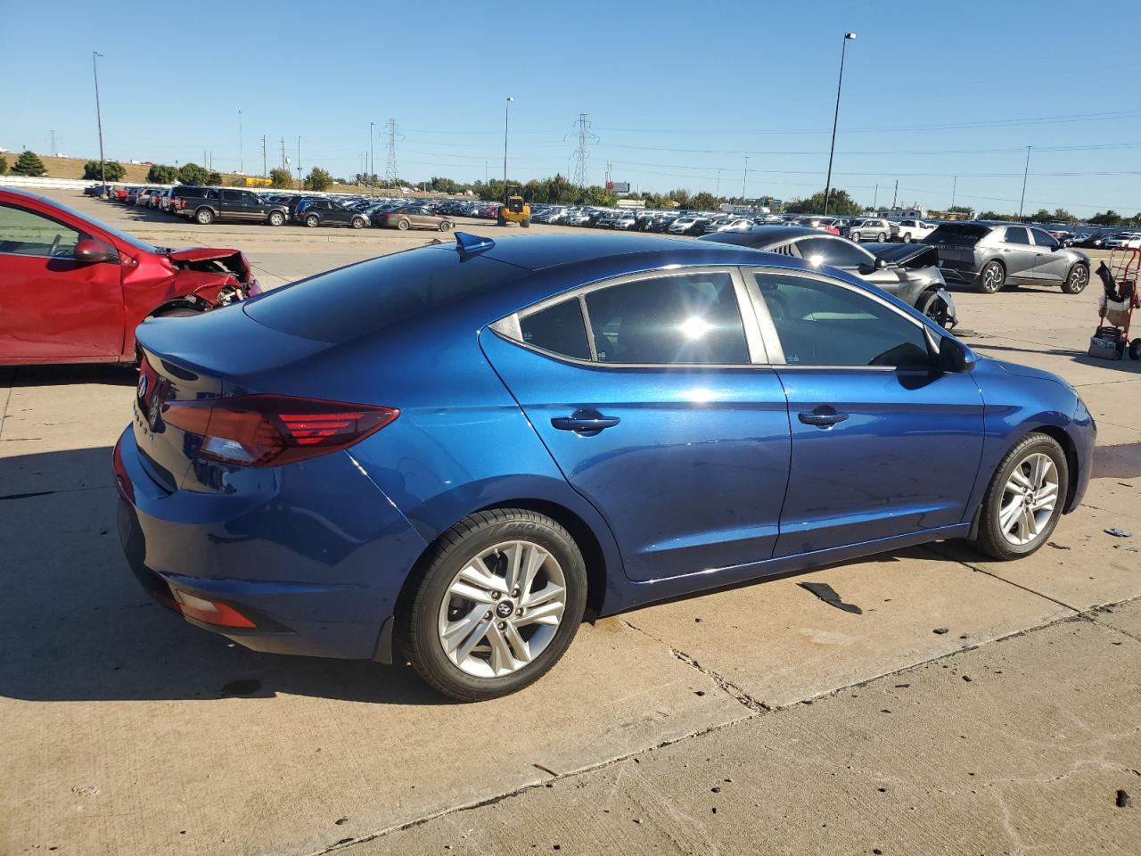 2020 Hyundai Elantra - Image 3