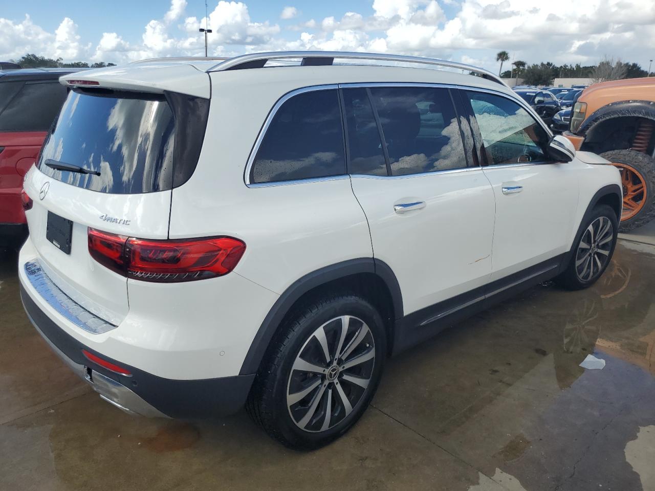 2023 Mercedes-Benz GLB - Image 3