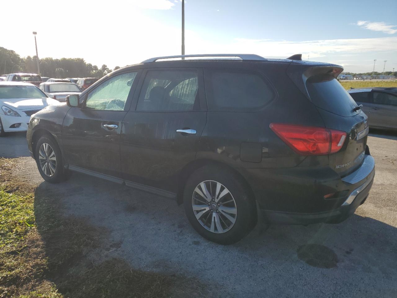 2020 Nissan Pathfinder - Image 2