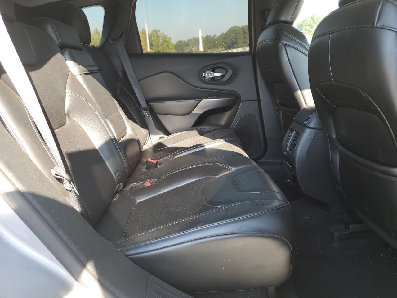 2019 Jeep Grand Cherokee - Image 11