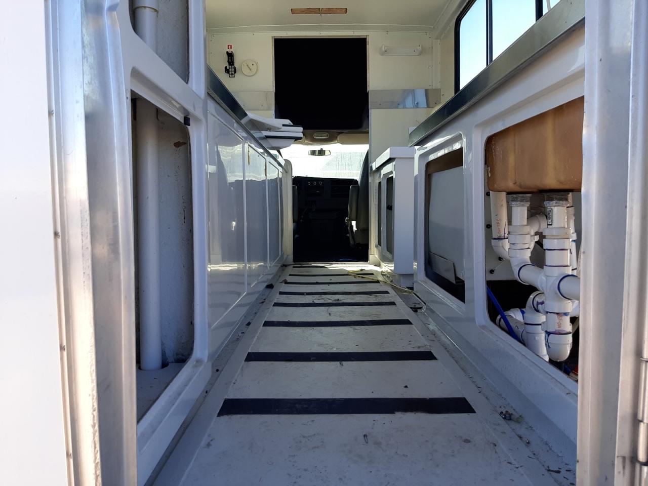 2010 Chevrolet Express - Image 10
