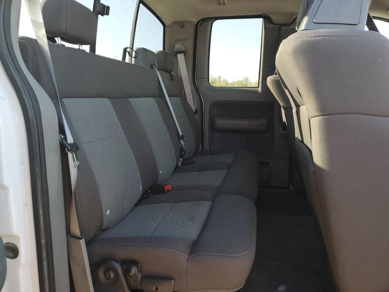 2004 Ford F-150 - Image 10