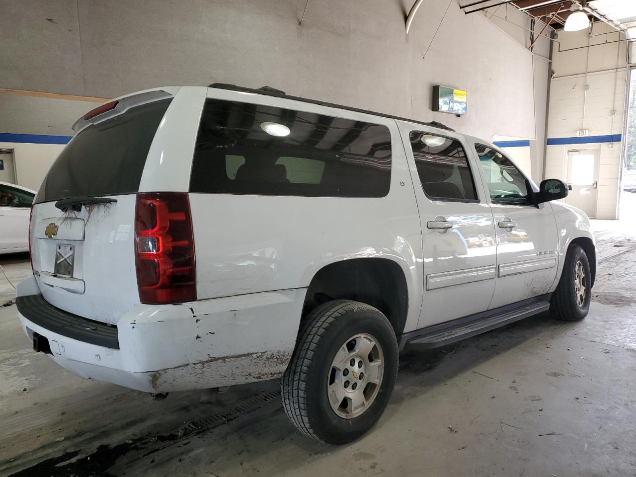 2013 Chevrolet Suburban - Image 3