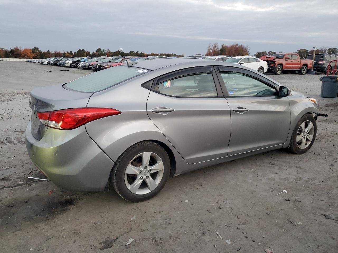 2013 Hyundai Elantra - Image 3