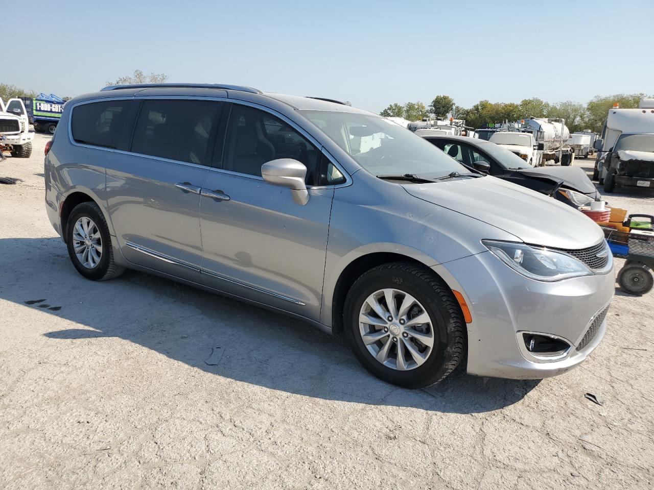 2019 Chrysler Pacifica - Image 4
