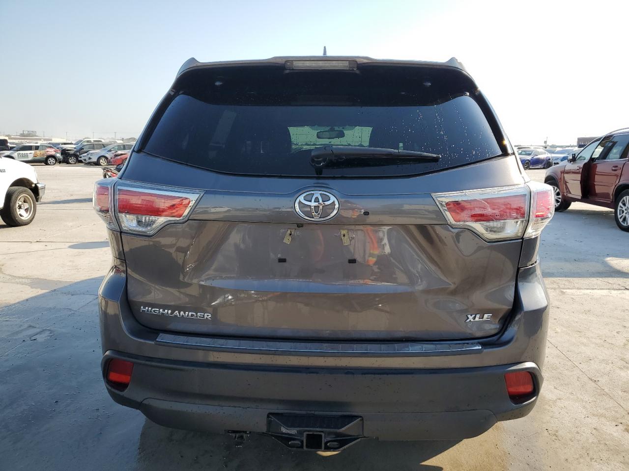 5TDKKRFH8GS134055 2016 Toyota Highlander Xle