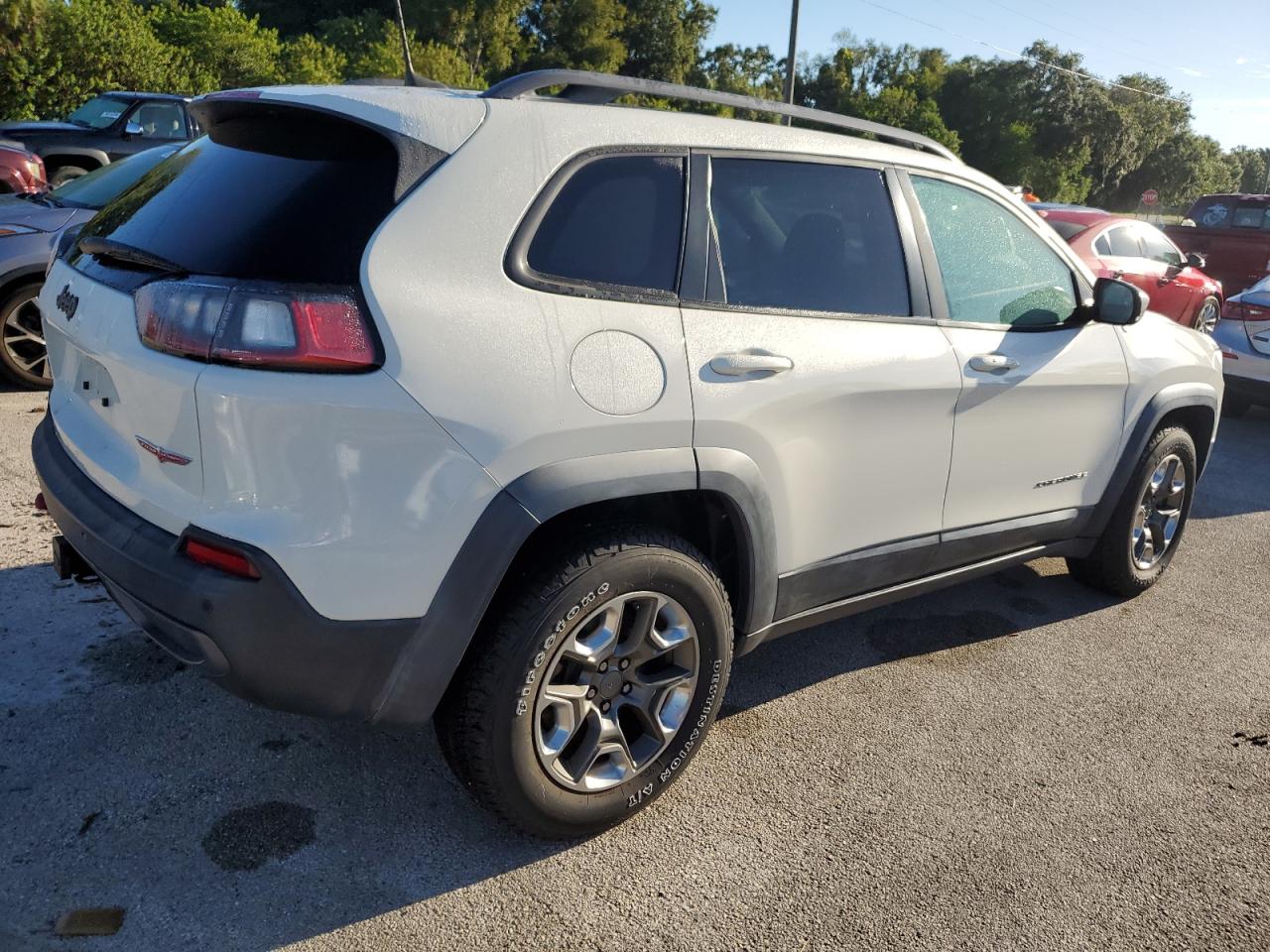 2019 Jeep Cherokee - Image 3
