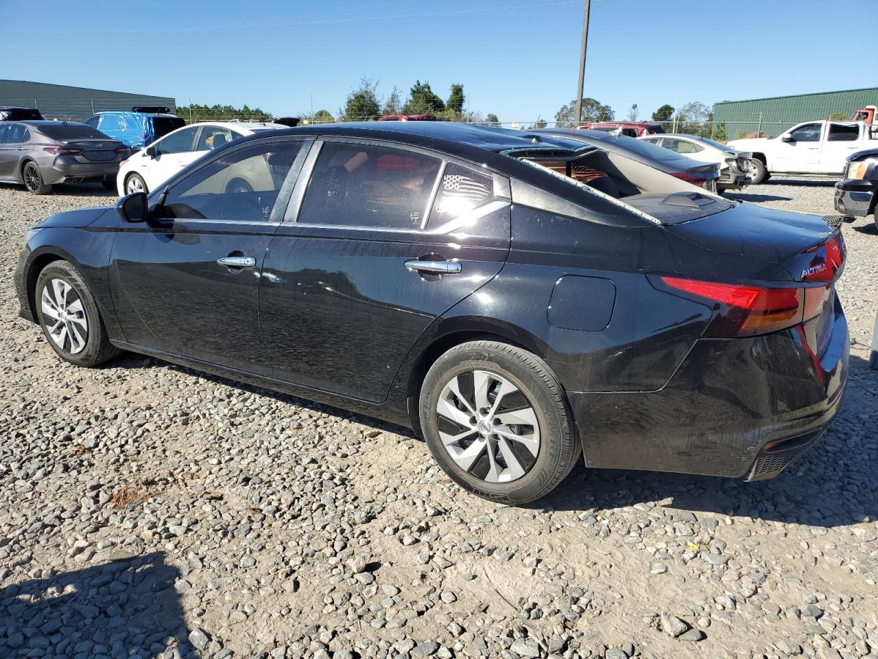 2020 Nissan Altima - Image 2