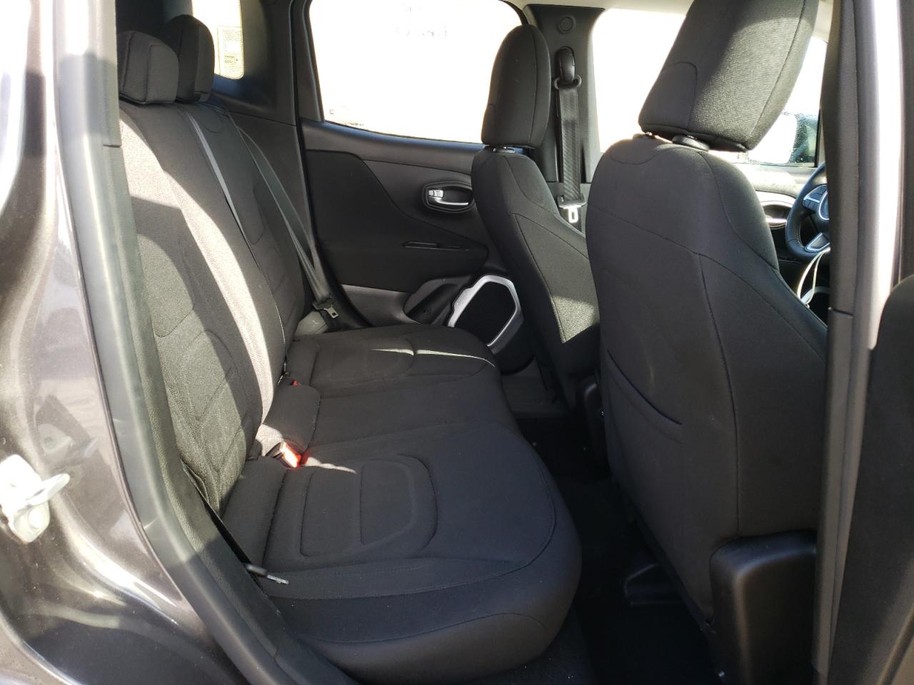 2019 Jeep Renegade - Image 11