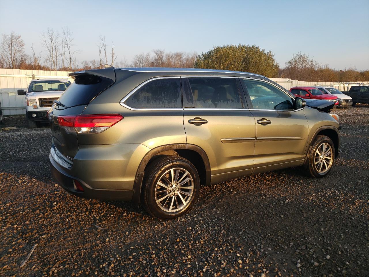 2017 Toyota Highlander Se VIN: 5TDJZRFH9HS476588 Lot: 77739964