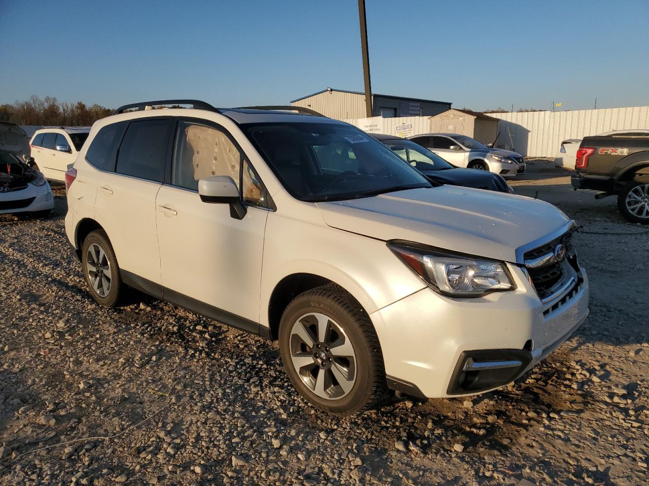 VIN JF2SJALC4HH526566 2017 SUBARU FORESTER no.4