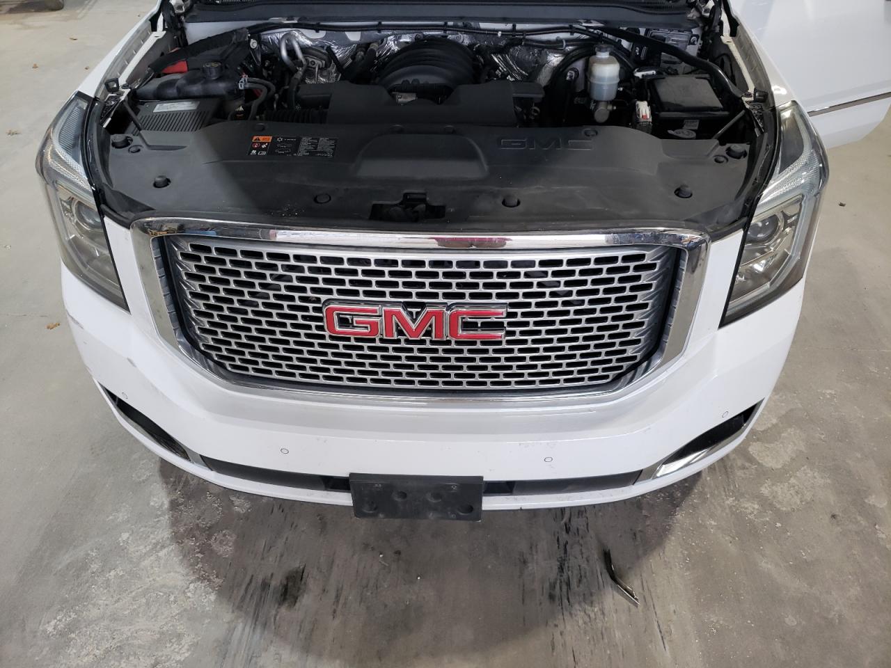 2016 GMC Yukon - Image 12