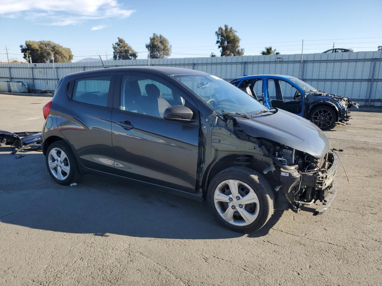 VIN KL8CB6SA3KC747912 2019 CHEVROLET SPARK no.4