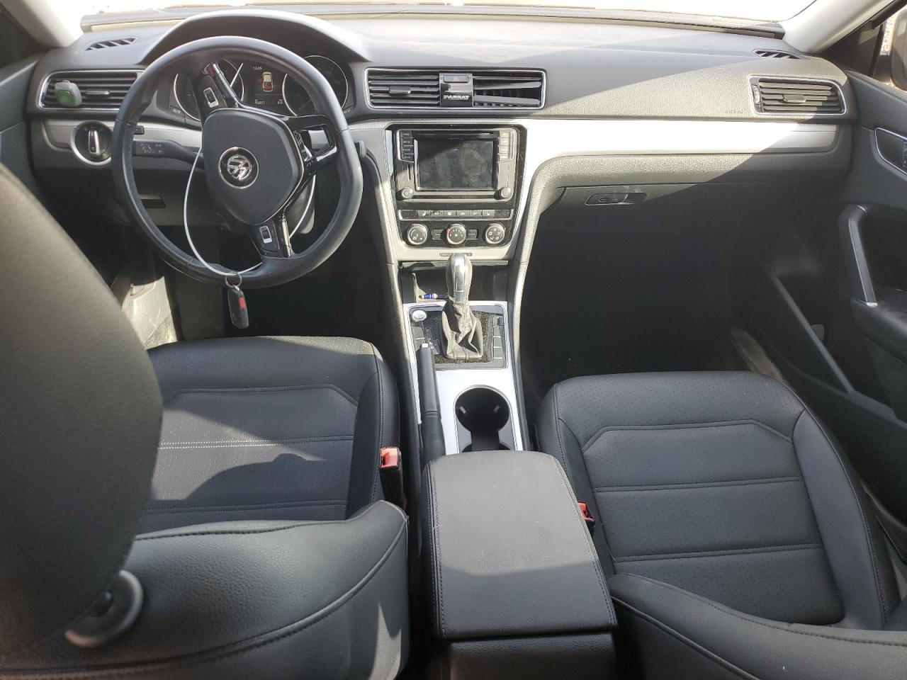 1VWLA7A30KC011753 2019 Volkswagen Passat Wolfsburg