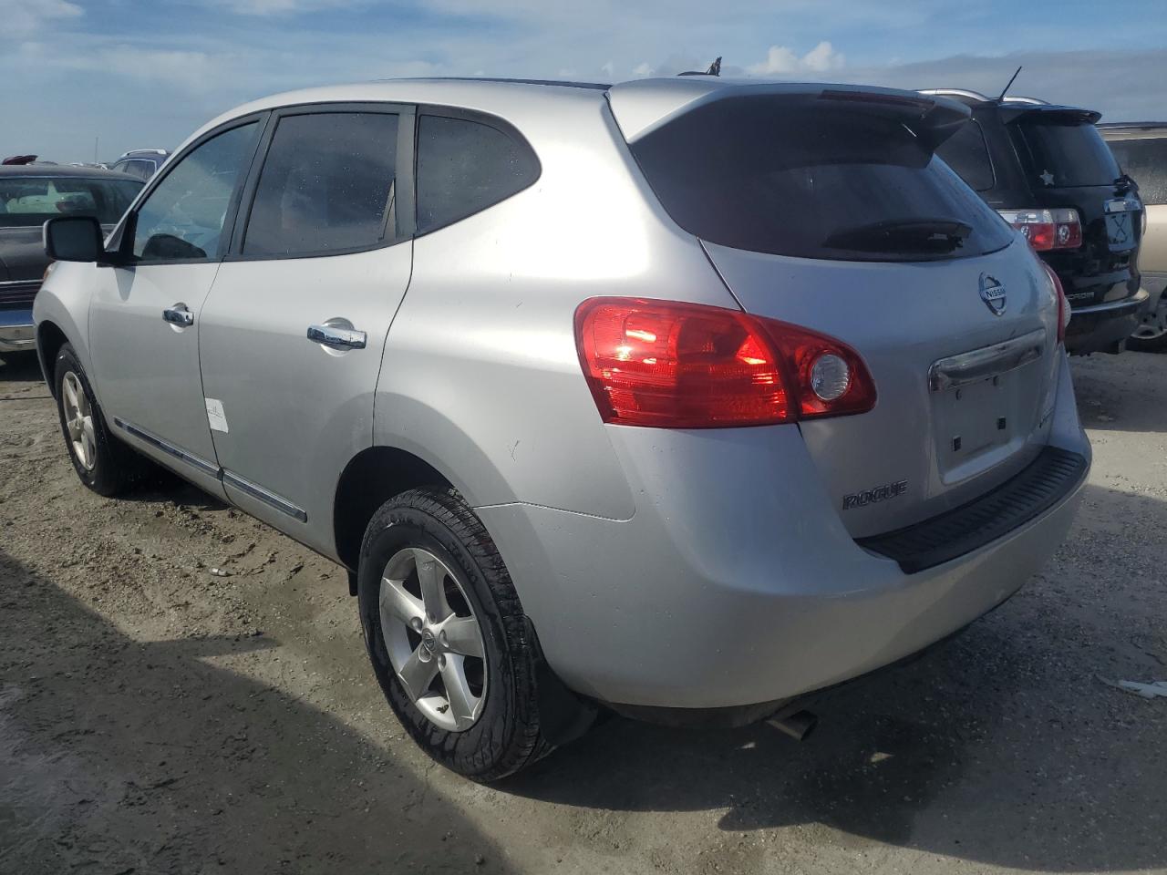 2013 Nissan Rogue - Image 2