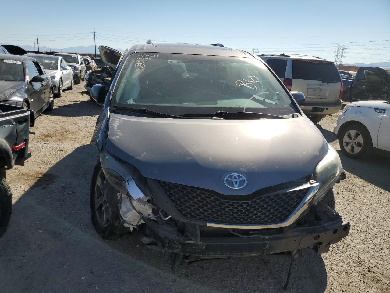 VIN 5TDXZ3DC4HS899772 2017 TOYOTA SIENNA no.5