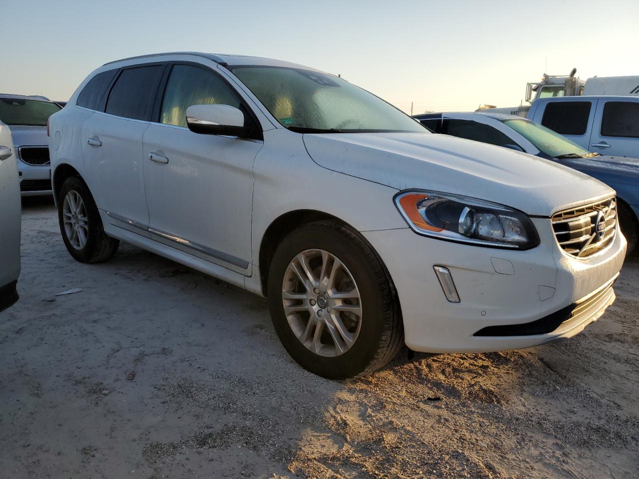 2016 Volvo Xc60 T5 Platinum VIN: YV440MDM4G2818428 Lot: 75122404