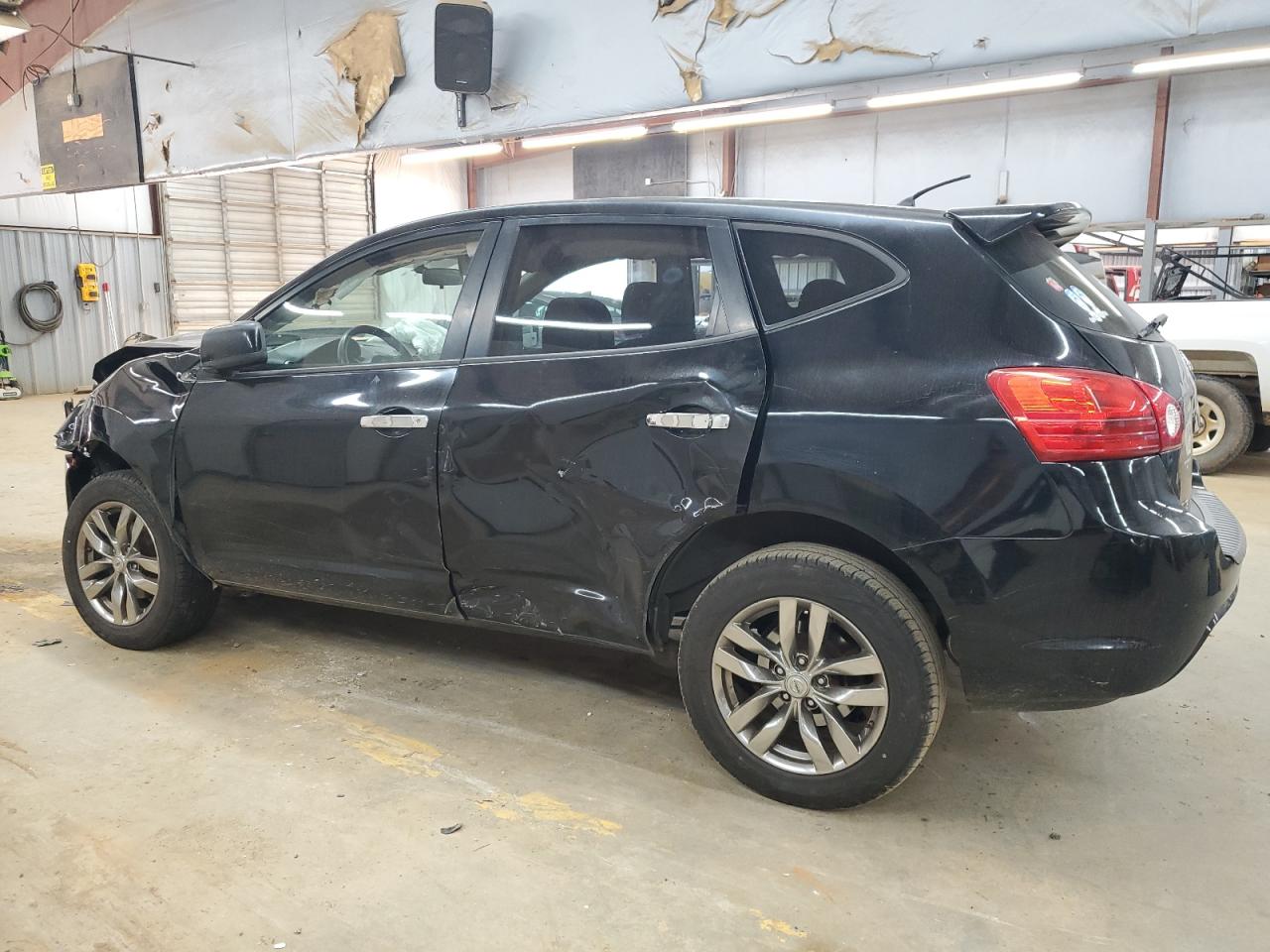 2010 Nissan Rogue - Image 2