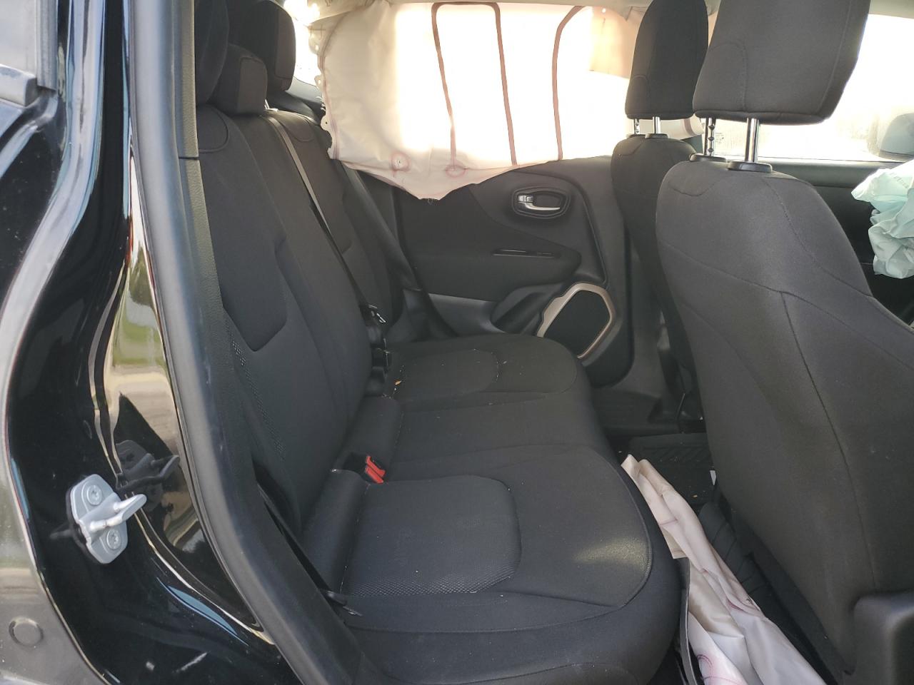 2016 Jeep Renegade - Image 11