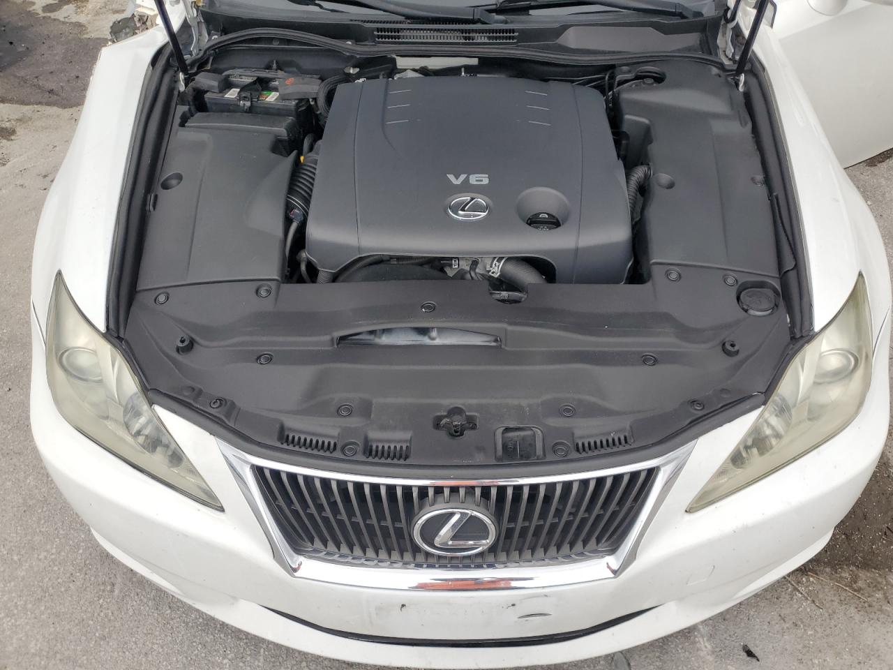 2010 Lexus IS - Image 12