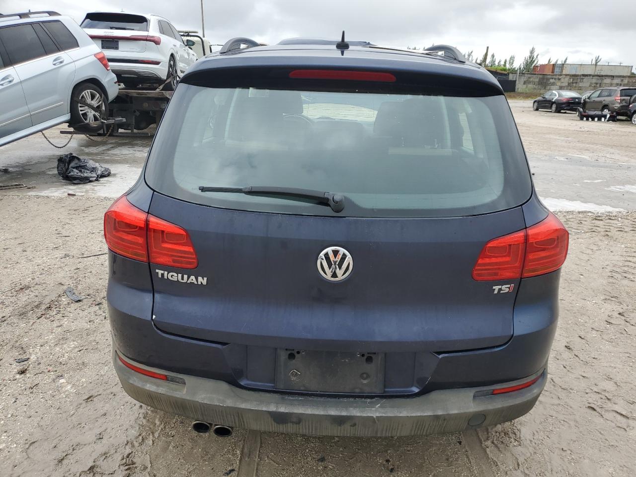 WVGAV7AX8GW576657 2016 Volkswagen Tiguan S