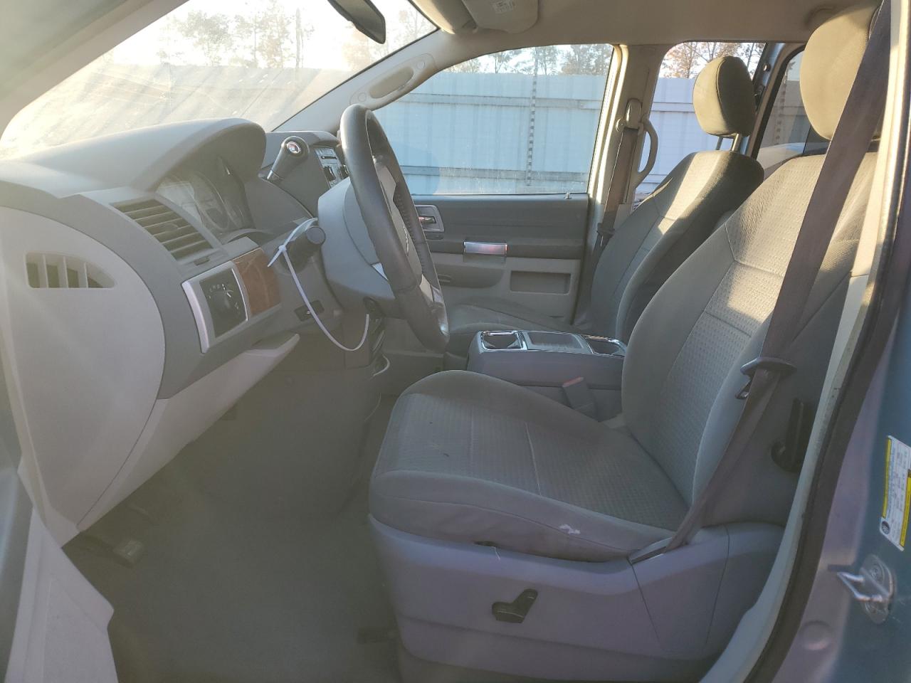 2008 Chrysler Town & Country - Image 7