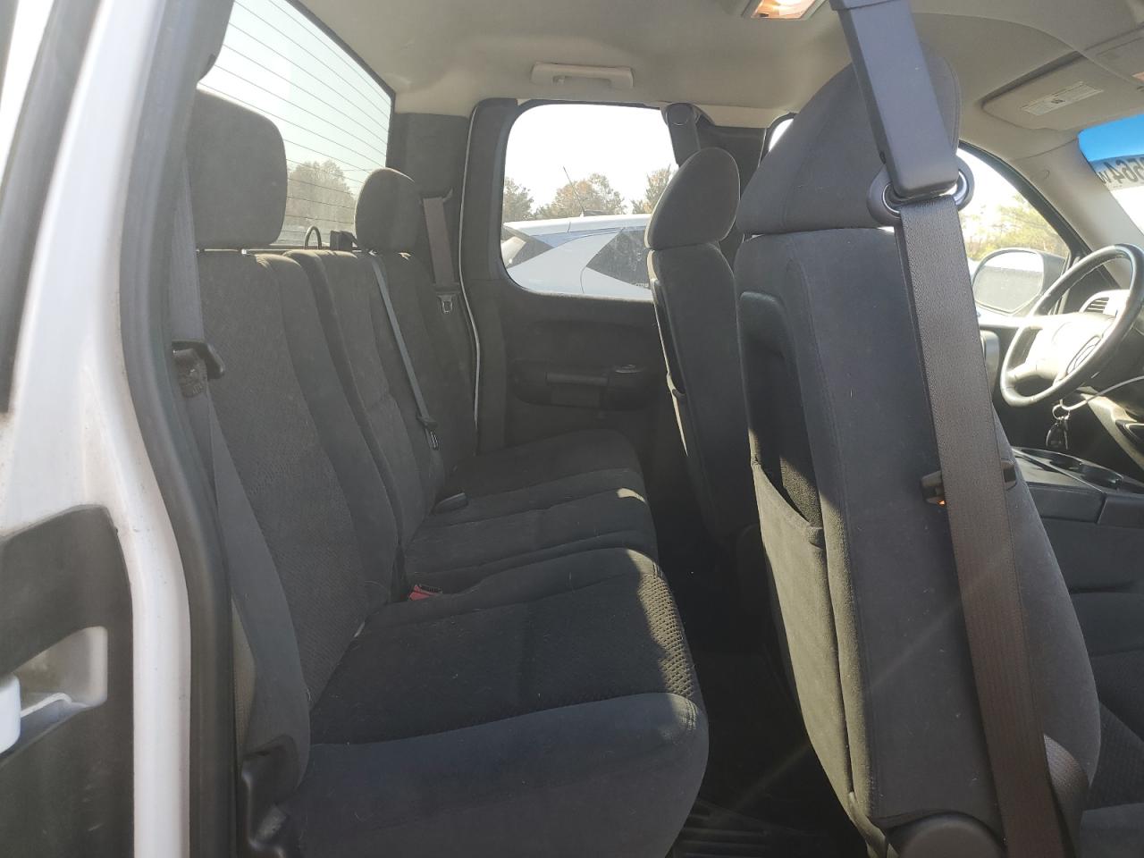 2007 Chevrolet Silverado - Image 10
