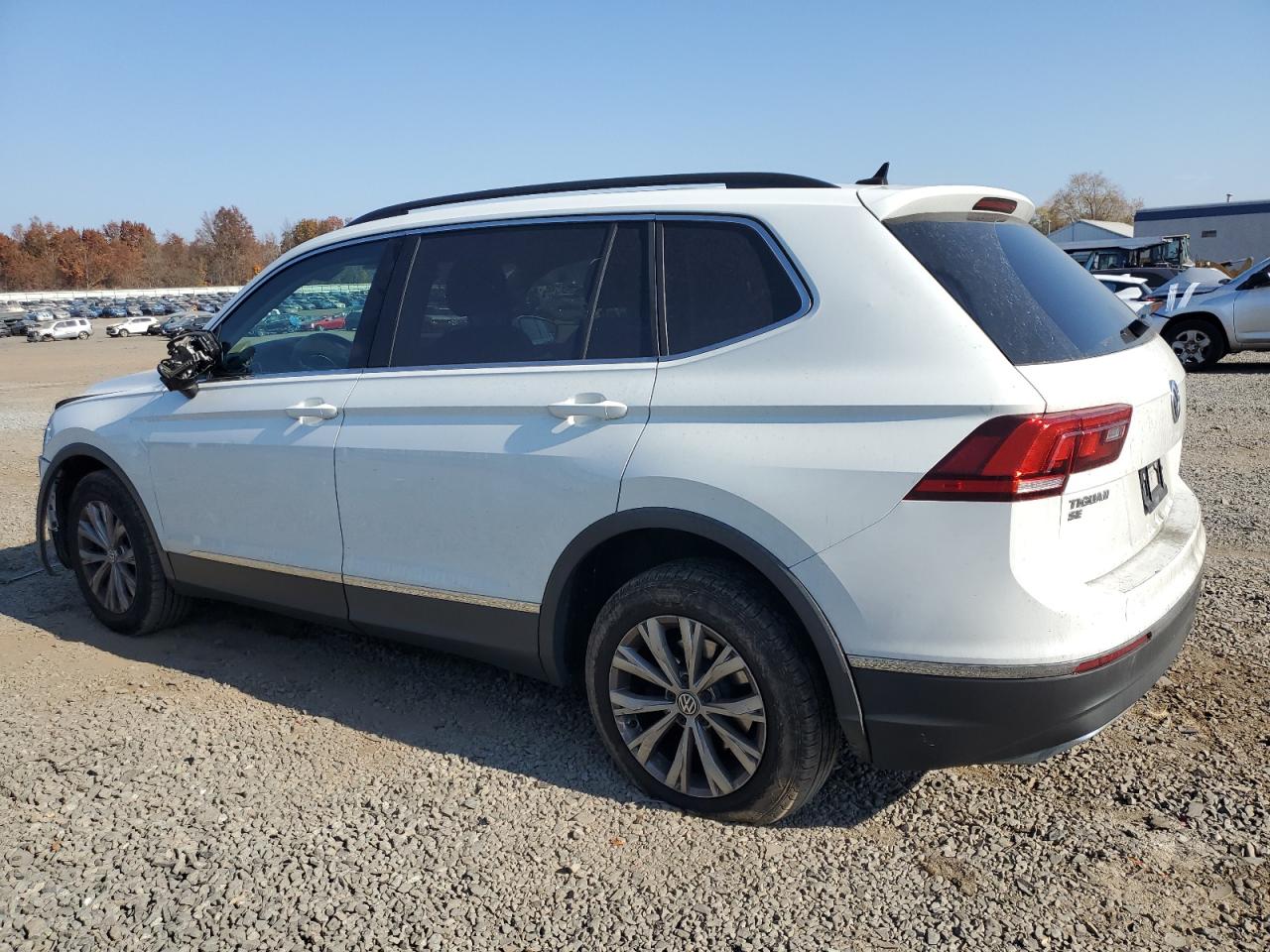 2018 Volkswagen Tiguan - Image 2