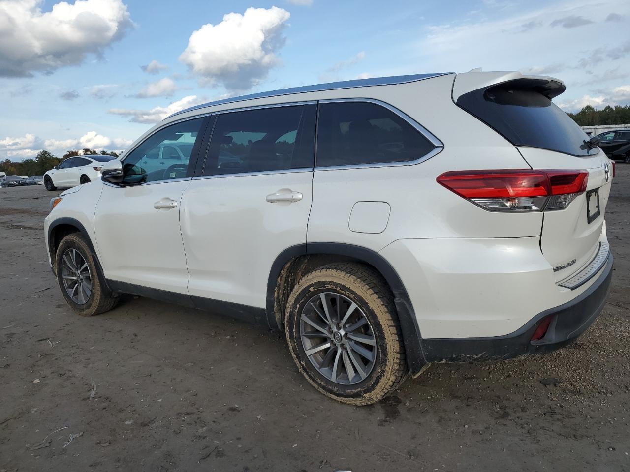 2019 Toyota Highlander - Image 2