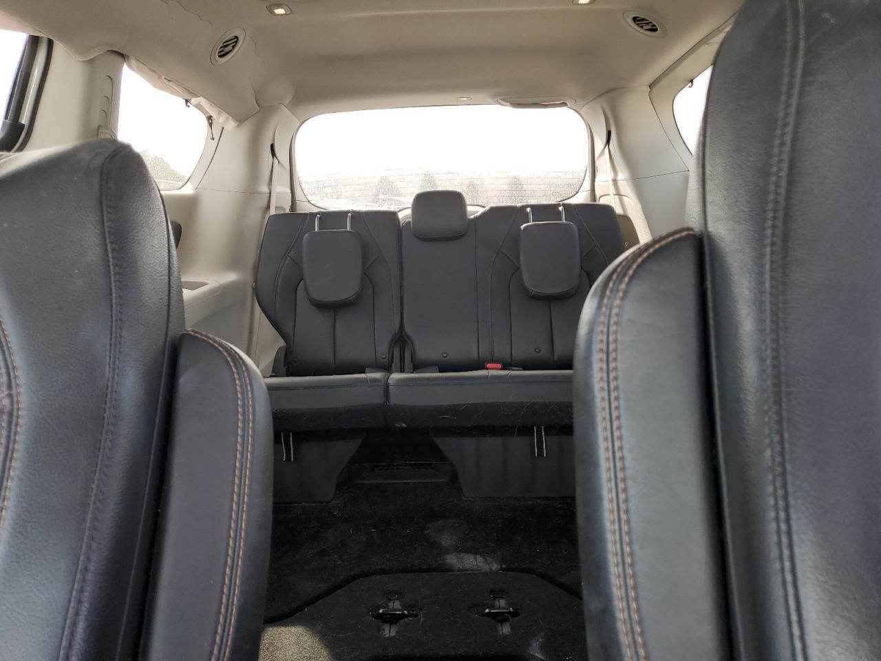 2019 Chrysler Pacifica - Image 10